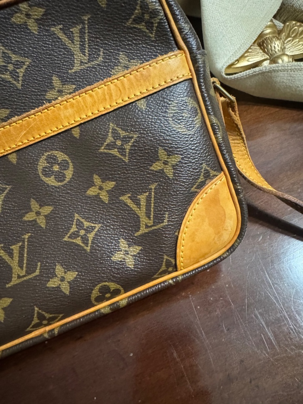 Authentic Louis Vuitton Crossbody Purse - Picture 4 of 9